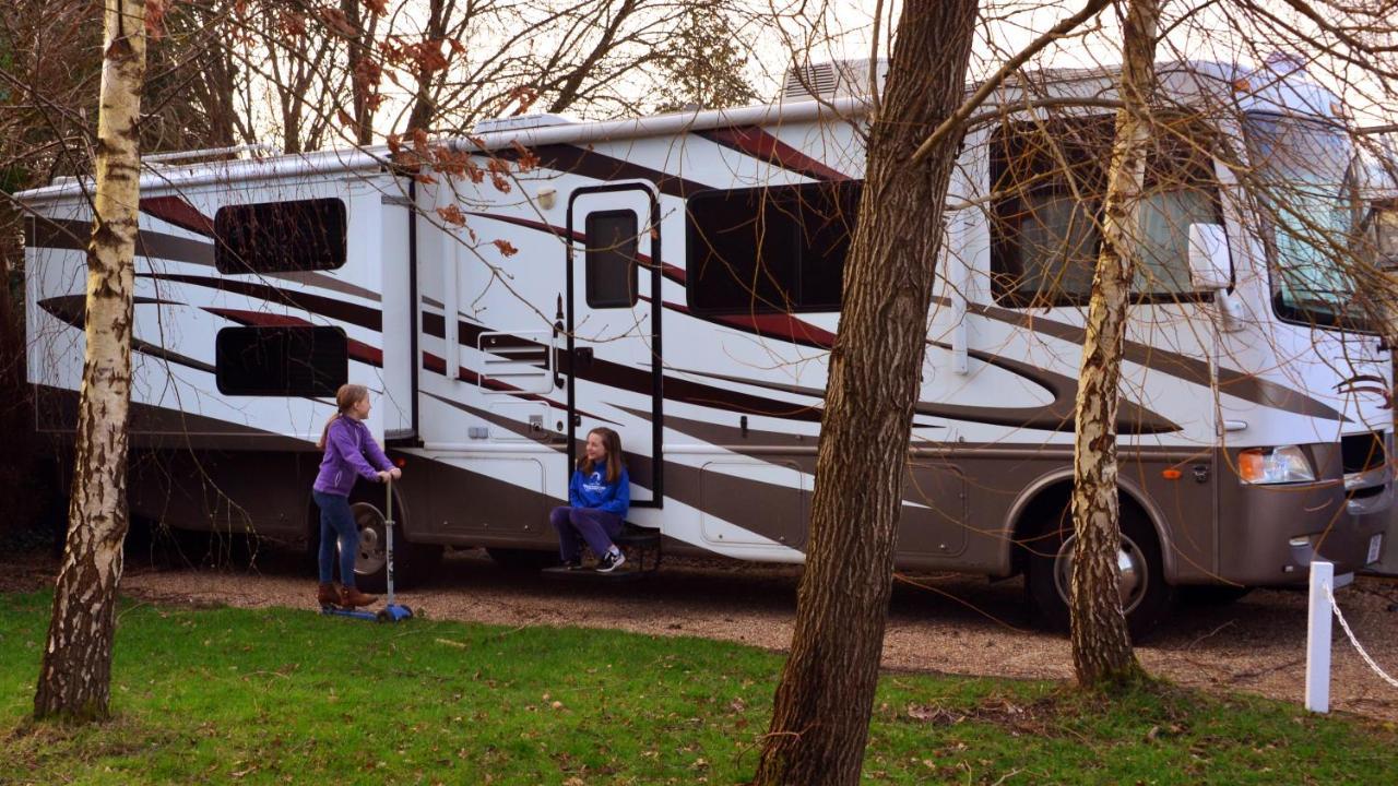 Luxury American Rv With Hot Tub West Chiltington Exterior foto