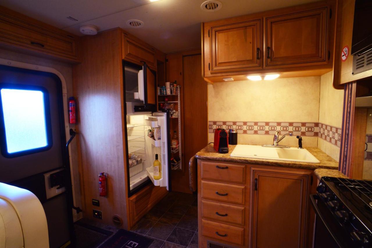 Luxury American Rv With Hot Tub West Chiltington Exterior foto